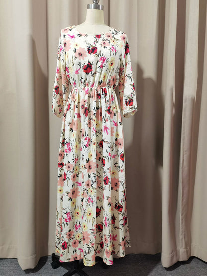 Round neck floral dress with large swing in commuter style