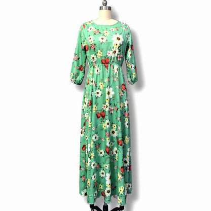 Round neck floral dress with large swing in commuter style